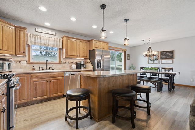 601 E 11th St Street, Vinton, IA 52349