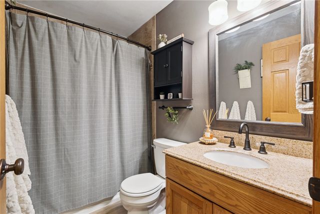 601 E 11th St Street, Vinton, IA 52349