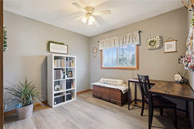 601 E 11th St Street, Vinton, IA 52349