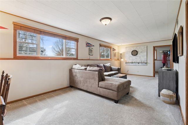 601 E 11th St Street, Vinton, IA 52349