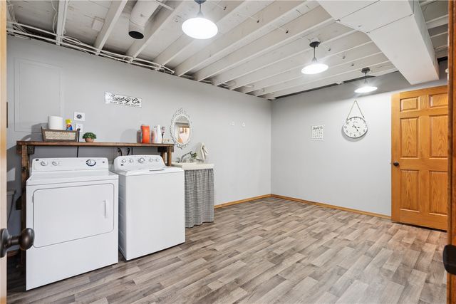 601 E 11th St Street, Vinton, IA 52349