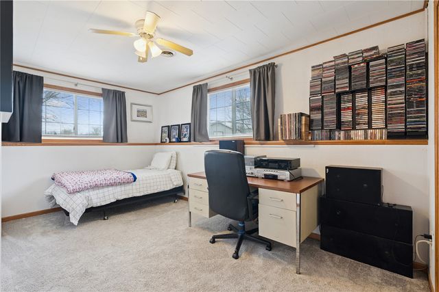 601 E 11th St Street, Vinton, IA 52349