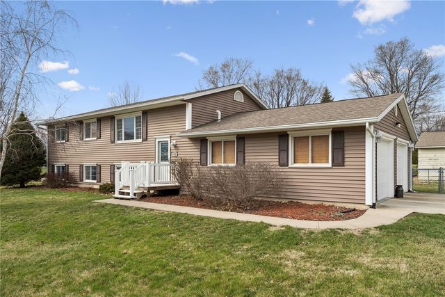 601 E 11th St Street, Vinton, IA 52349