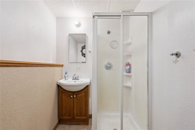 601 E 11th St Street, Vinton, IA 52349