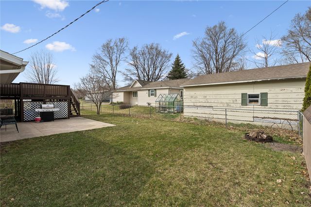 601 E 11th St Street, Vinton, IA 52349