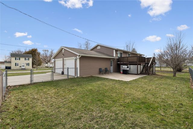 601 E 11th St Street, Vinton, IA 52349