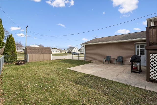 601 E 11th St Street, Vinton, IA 52349