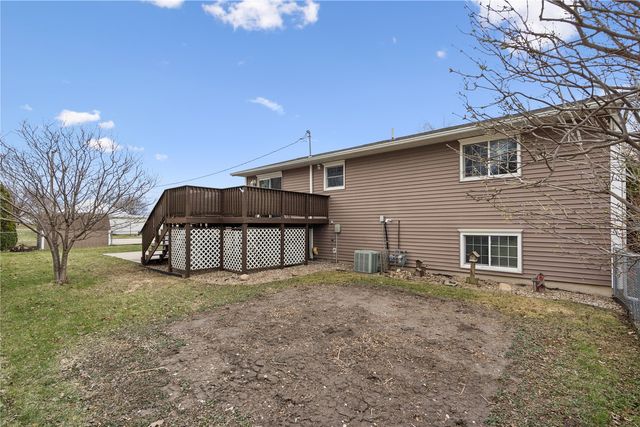 601 E 11th St Street, Vinton, IA 52349