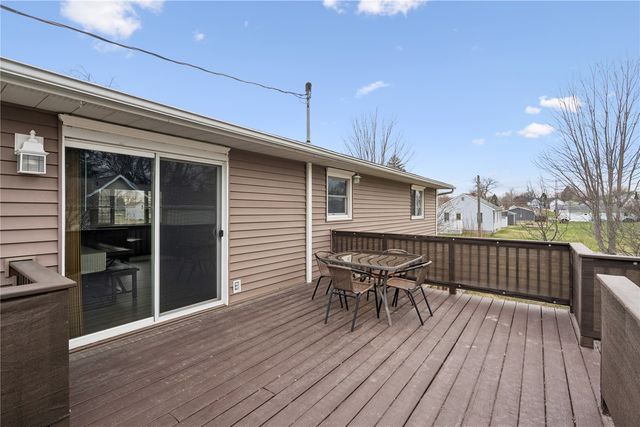 601 E 11th St Street, Vinton, IA 52349