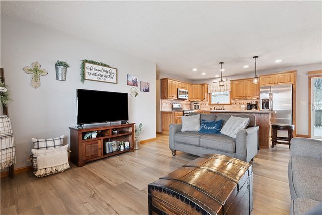 601 E 11th St Street, Vinton, IA 52349