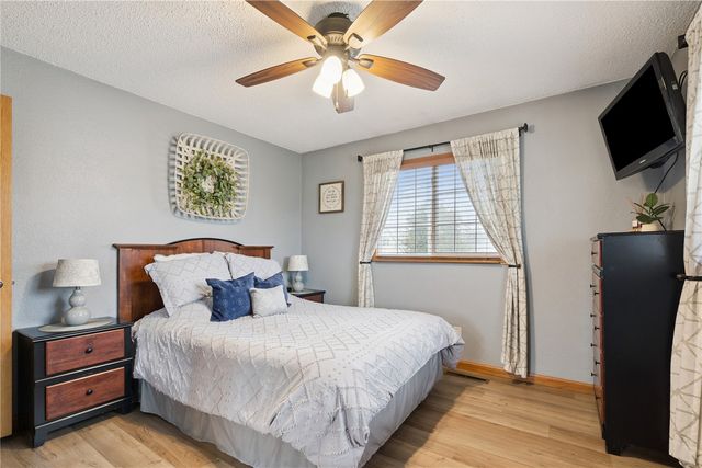 601 E 11th St Street, Vinton, IA 52349