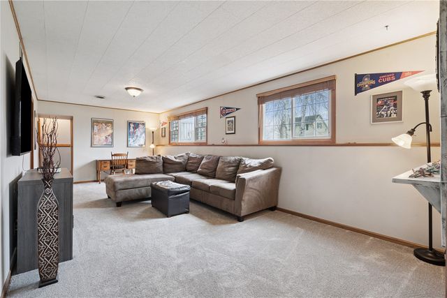 601 E 11th St Street, Vinton, IA 52349