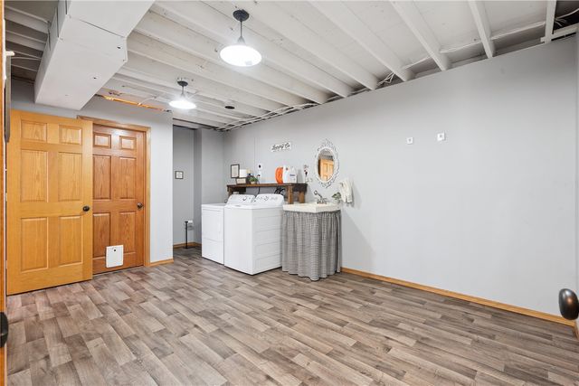 601 E 11th St Street, Vinton, IA 52349