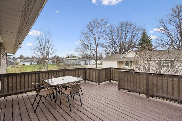 601 E 11th St Street, Vinton, IA 52349