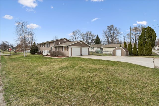 601 E 11th St Street, Vinton, IA 52349