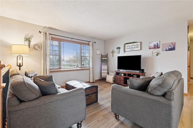 601 E 11th St Street, Vinton, IA 52349