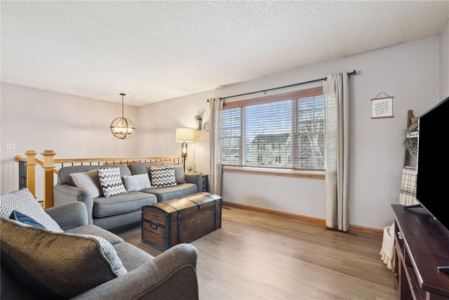 601 E 11th St Street, Vinton, IA 52349