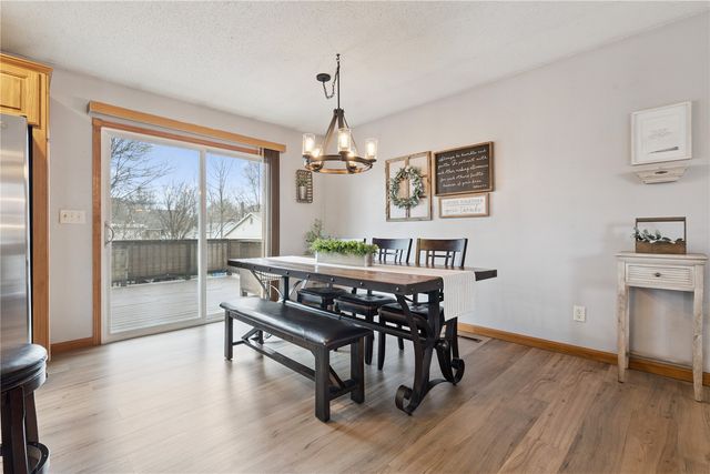 601 E 11th St Street, Vinton, IA 52349