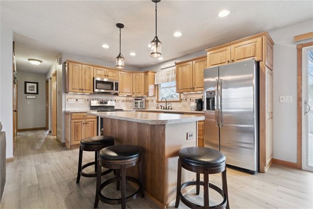 601 E 11th St Street, Vinton, IA 52349