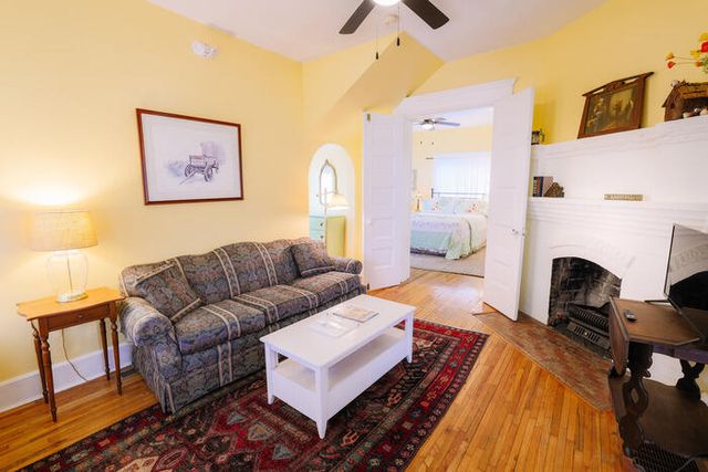 916 E Walnut Street, Springfield, MO 65806