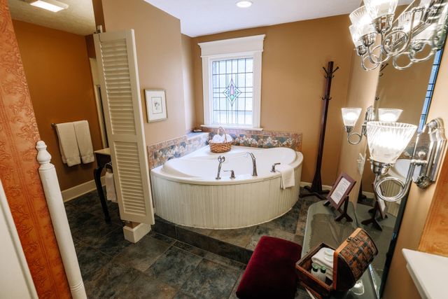 916 E Walnut Street, Springfield, MO 65806