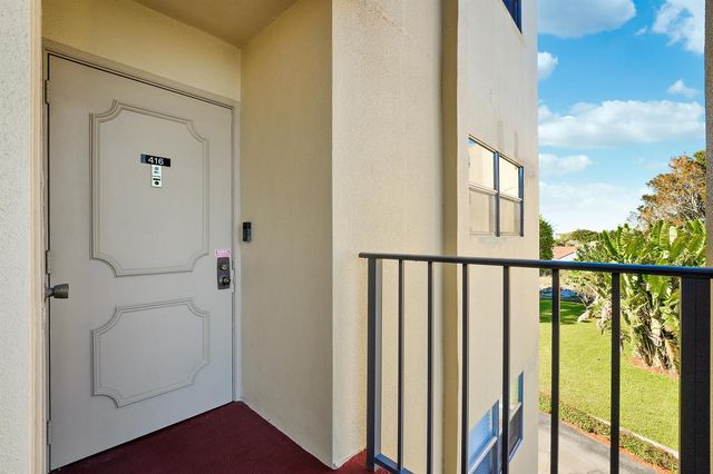 3590 Via Poinciana 416, Lake Worth, FL 33467