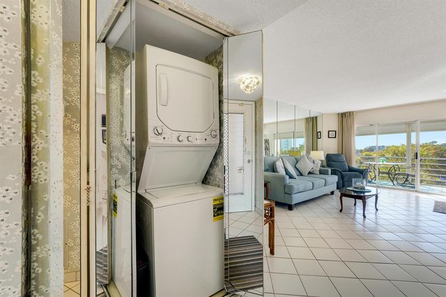 3590 Via Poinciana 416, Lake Worth, FL 33467