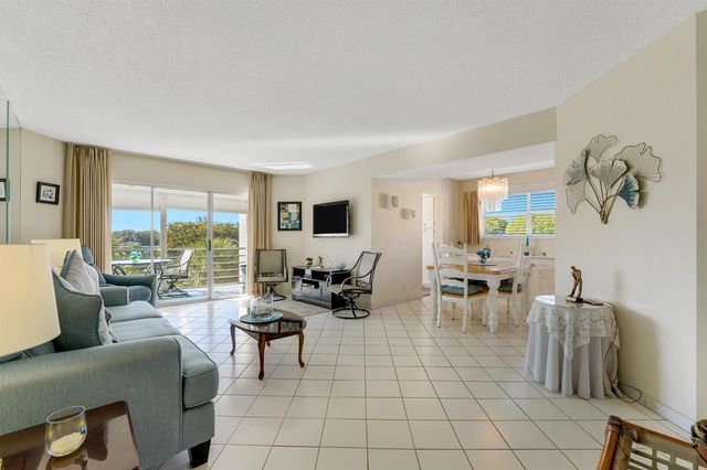 3590 Via Poinciana 416, Lake Worth, FL 33467
