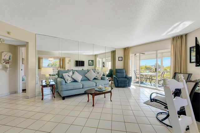 3590 Via Poinciana 416, Lake Worth, FL 33467