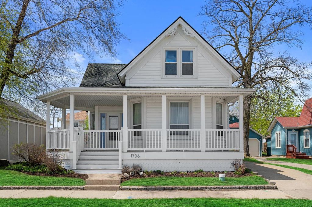 1706 Michigan BOULEVARD, Racine, WI 53402