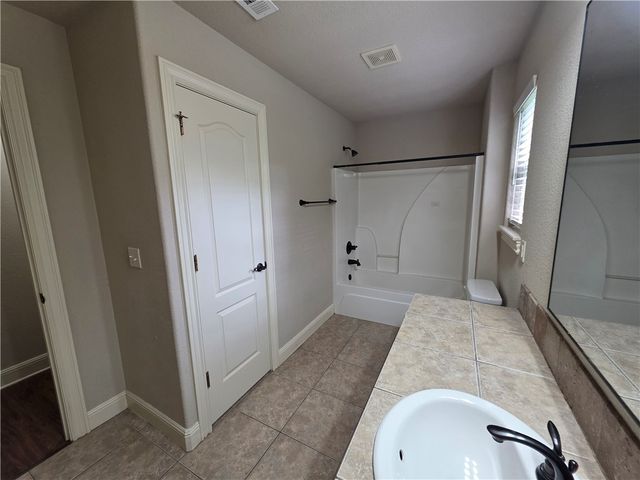 605 NW 17th Court, Bentonville, AR 72712