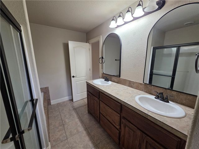 605 NW 17th Court, Bentonville, AR 72712