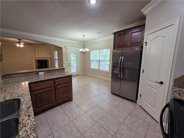605 NW 17th Court, Bentonville, AR 72712