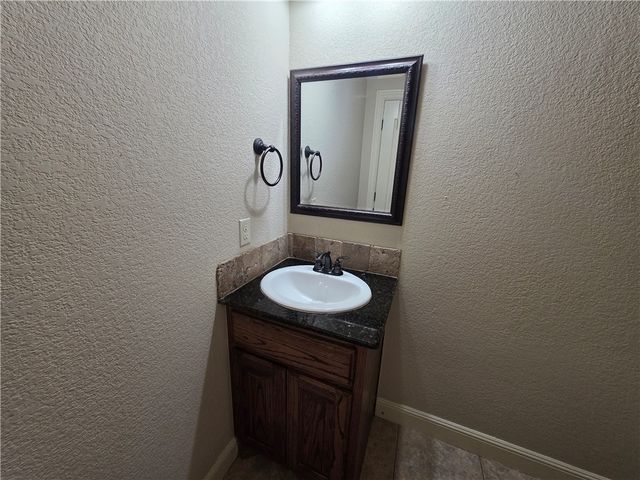 605 NW 17th Court, Bentonville, AR 72712