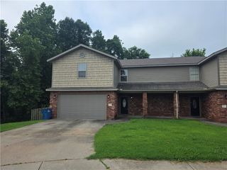 605 NW 17th Court, Bentonville, AR 72712