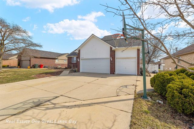 52478 Ford Lane, Chesterfield, MI 48047