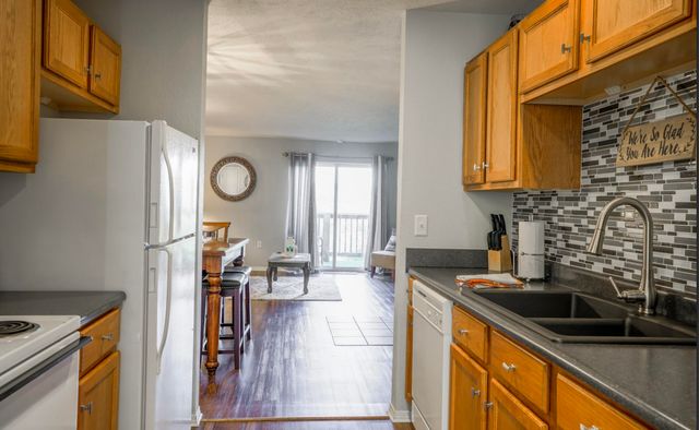 2954 Vineyards Parkway, 5, Branson, MO 65616