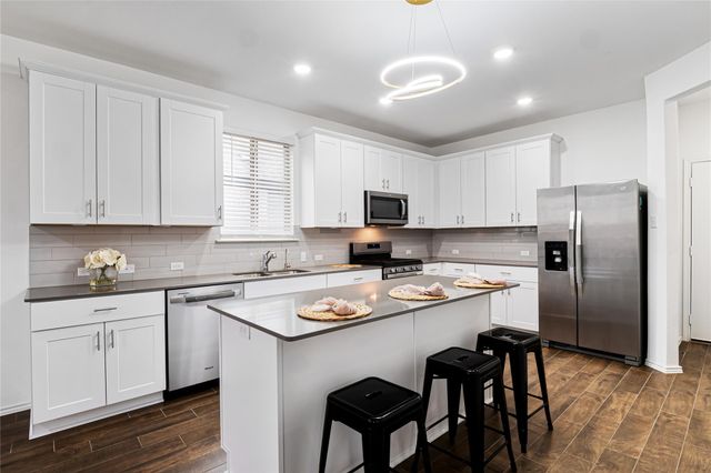 137 Bennington DR, Liberty Hill, TX 78642