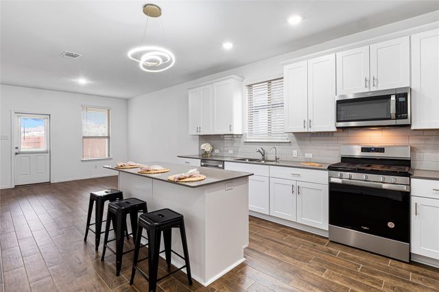 137 Bennington DR, Liberty Hill, TX 78642