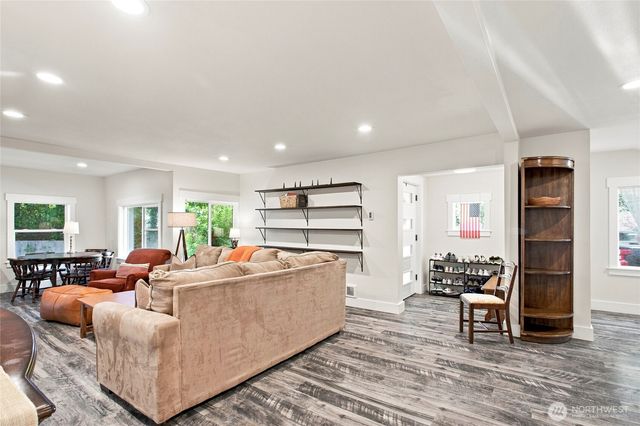 4010 82nd Avenue W, University Place, WA 98466