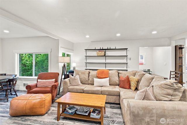 4010 82nd Avenue W, University Place, WA 98466