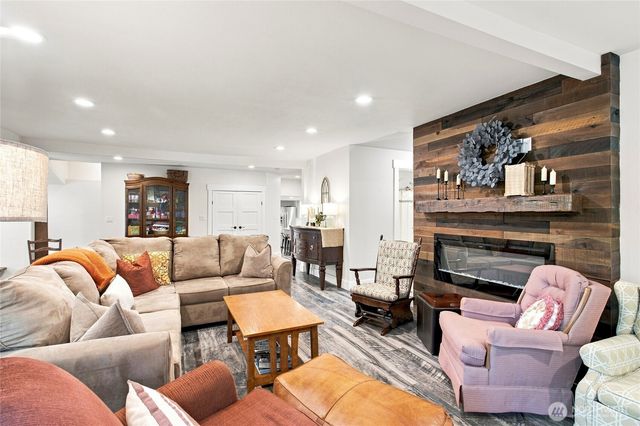 4010 82nd Avenue W, University Place, WA 98466