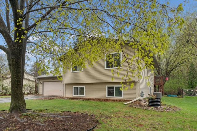 8219 Queen Avenue N, Brooklyn Park, MN 55444