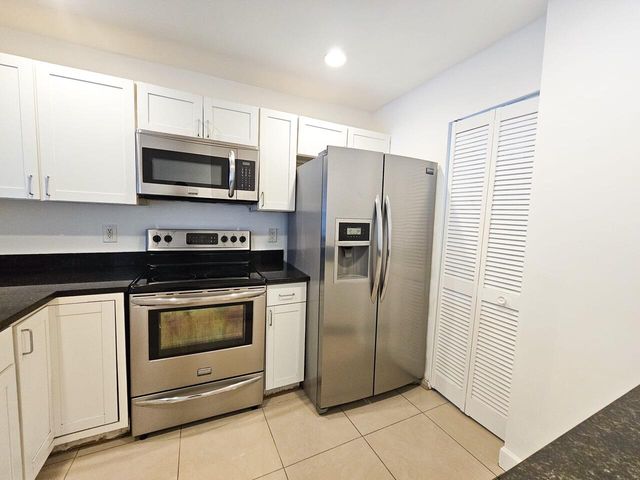 8051 S Colony Cir Circle 201, Tamarac, FL 33321