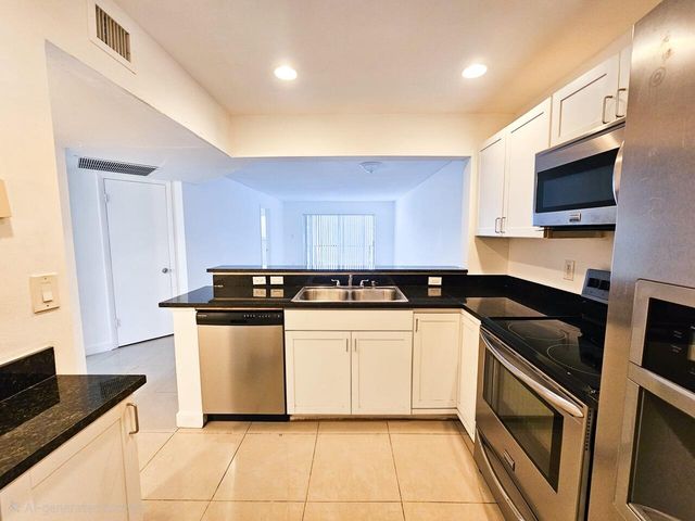 8051 S Colony Cir Circle 201, Tamarac, FL 33321