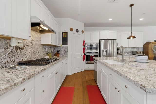 18311 Tioga Dr, Lathrop, CA 95330