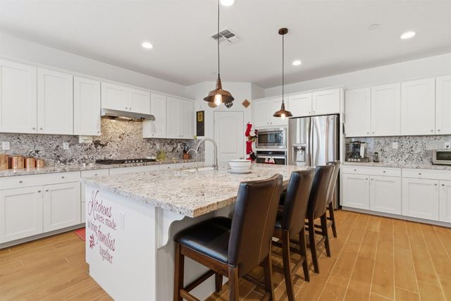 18311 Tioga Dr, Lathrop, CA 95330