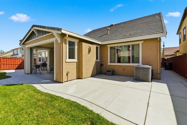 18311 Tioga Dr, Lathrop, CA 95330