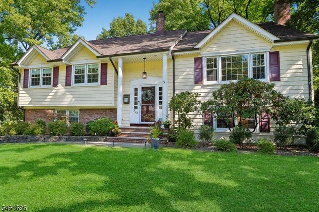 302 Woods End Rd, Westfield Town, NJ 07090