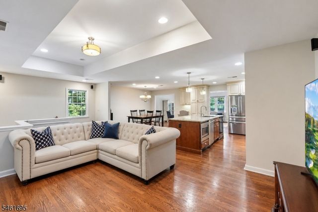 302 Woods End Rd, Westfield Town, NJ 07090